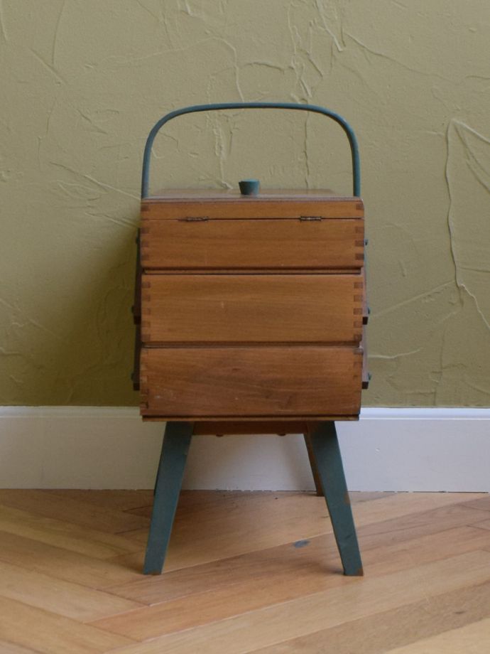 アンティーク家具の側面