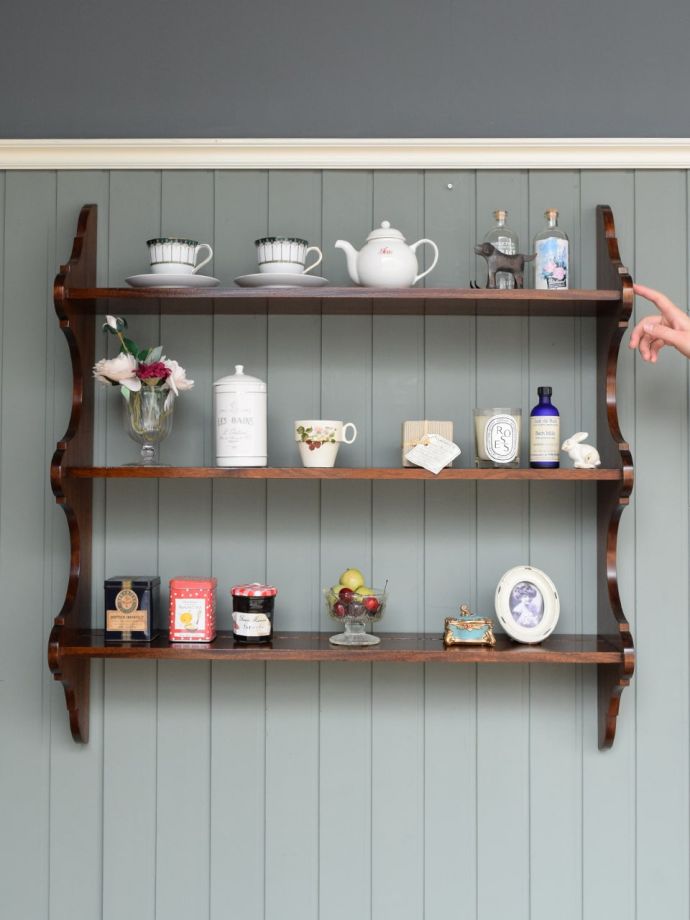 アンティークのウォールシェルフ