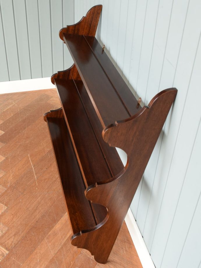 アンティークのウォールシェルフの天板