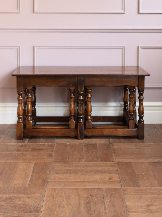 コーヒーテーブルの側面