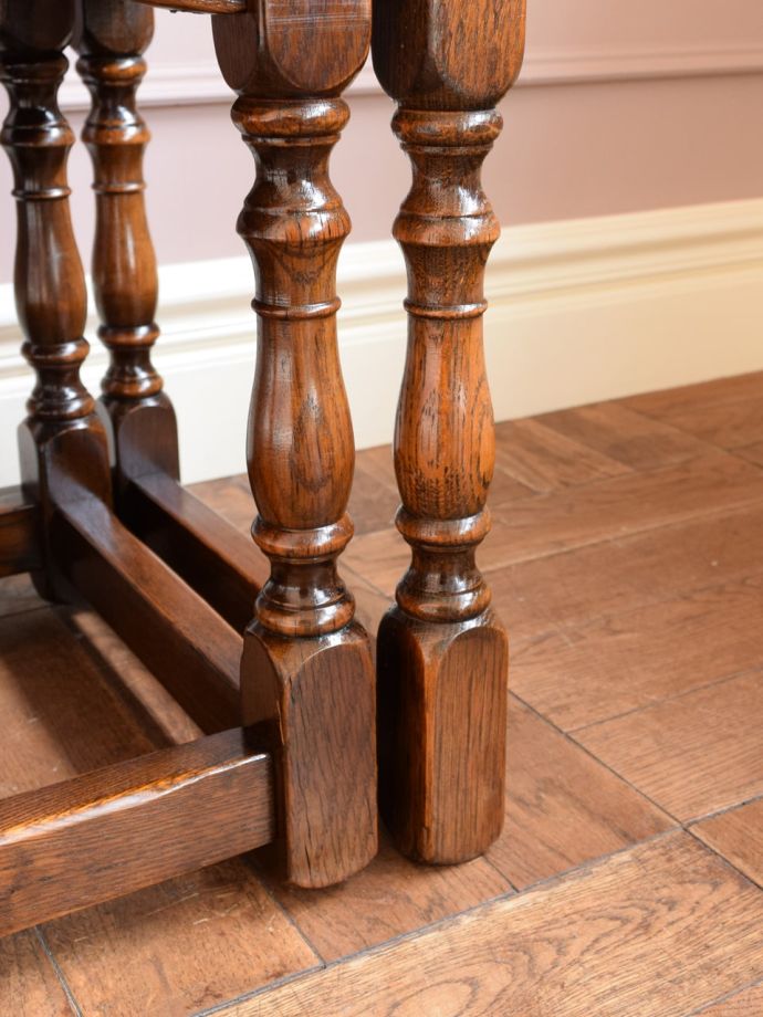 アンティークテーブルの脚