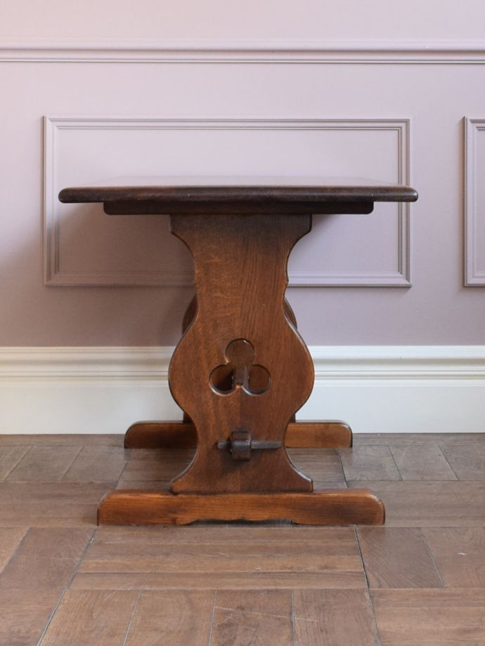 コーヒーテーブルの側面