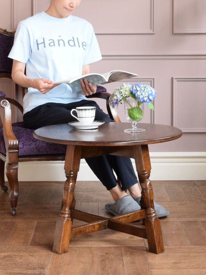 アンティークのコーヒーテーブル