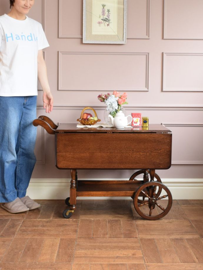 英国アンティークのワゴン