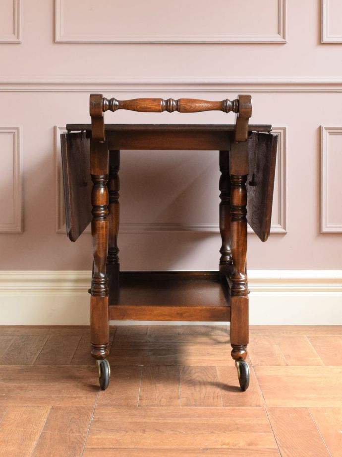 アンティークワゴンの後ろ姿