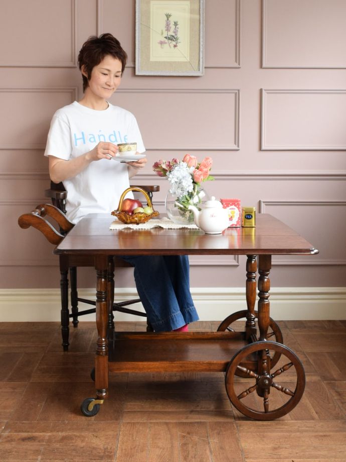 テーブルとしても使えるワゴン