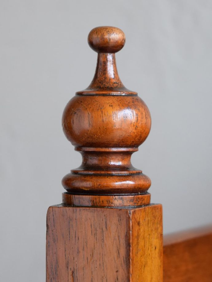 英国アンティークらしい装飾