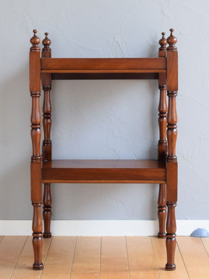 アンティーク家具の後ろ姿