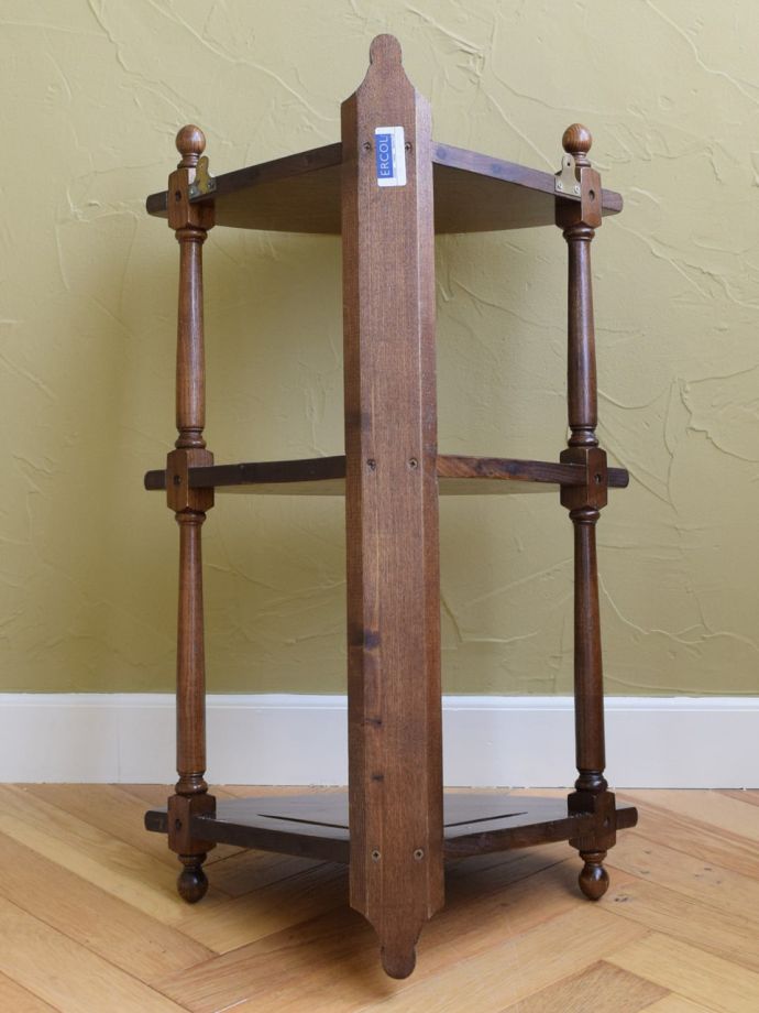 シェルフの裏側