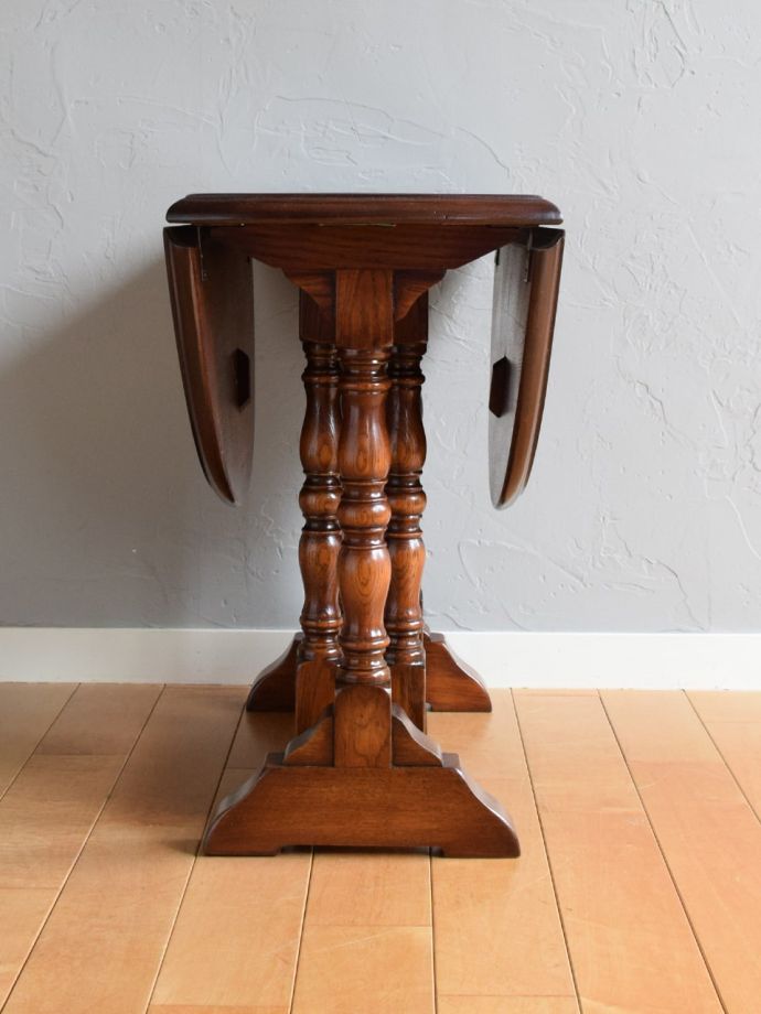 折り畳み式テーブルの側面