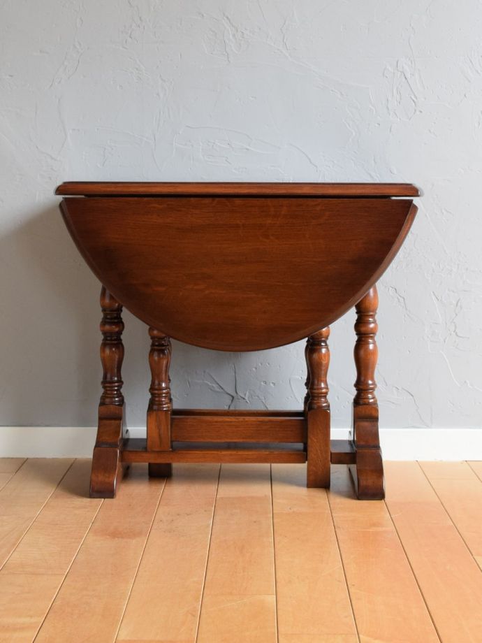 畳んだ時のゲートレッグテーブル