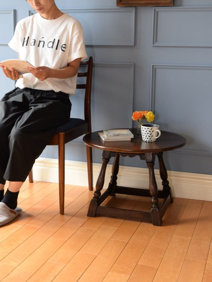 アンティークのコーヒーテーブル