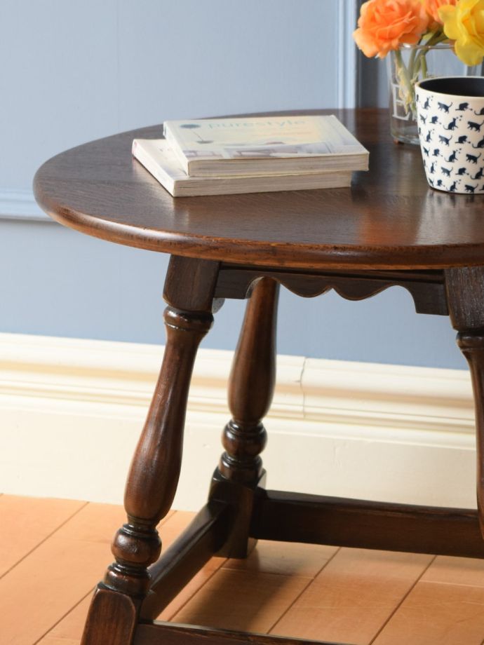 英国のアンティーク家具らしいデザイン