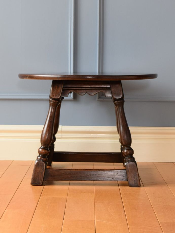 コーヒーテーブルの側面