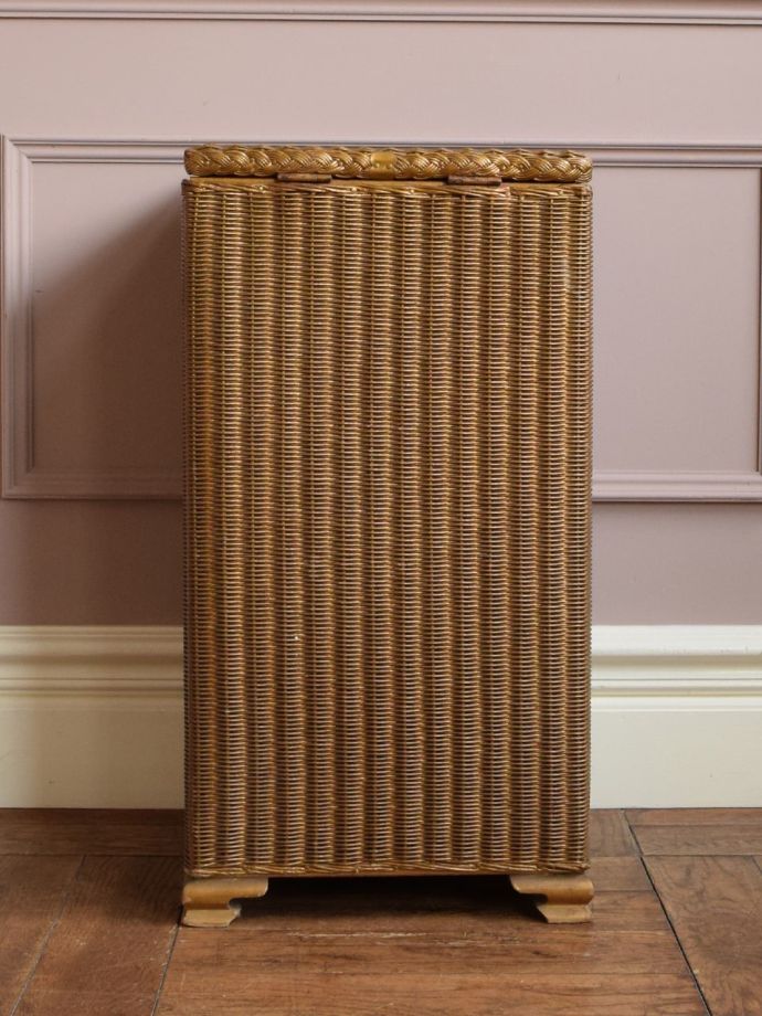 アンティークロイドルームボックスの後ろ姿