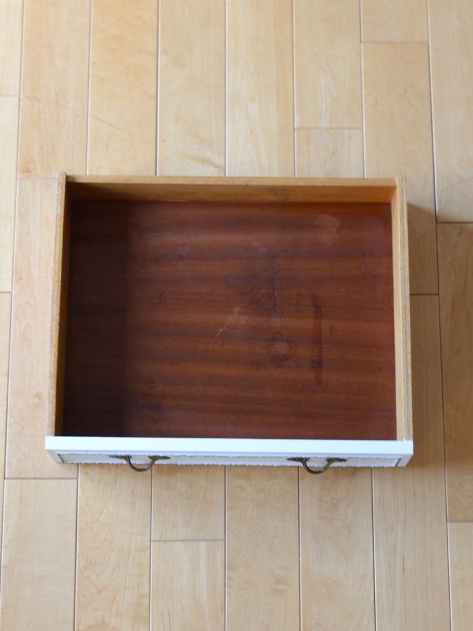 ドレッサーの引き出しの中