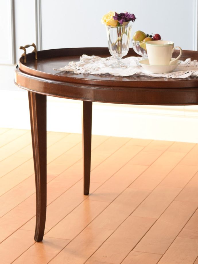 英国のアンティーク家具らしいデザイン