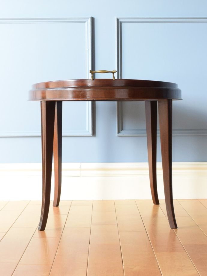 コーヒーテーブルの側面