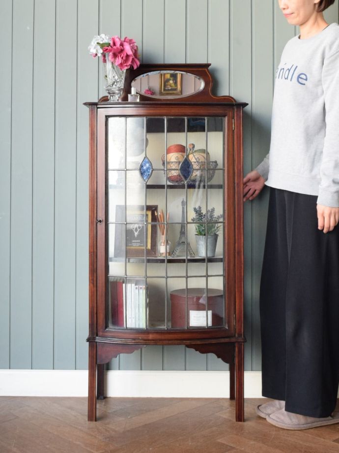 英国アンティークのキャビネット