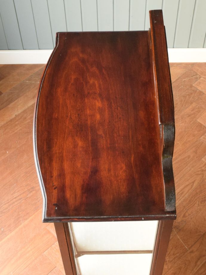 キャビネットの天板