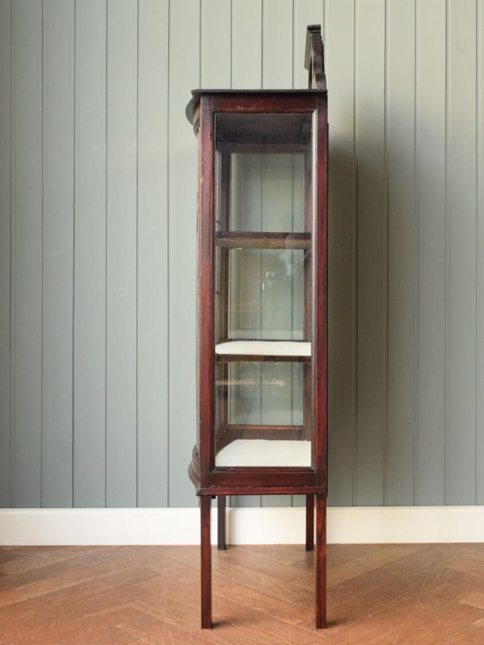 キャビネットの側面