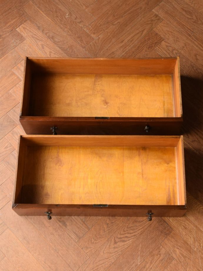 本棚　アンティーク 英国アンティークの扉付き本棚、ステンドグラスが美しい本棚(m-1069-f