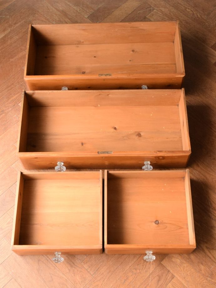 チェストの引き出しの中