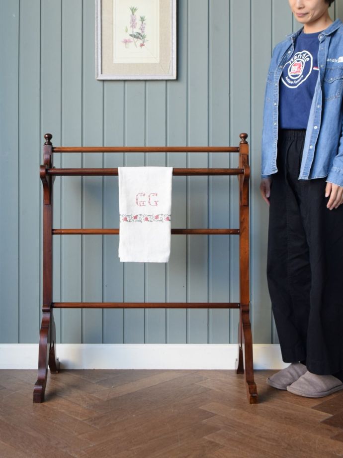 アンティークのタオルハンガー