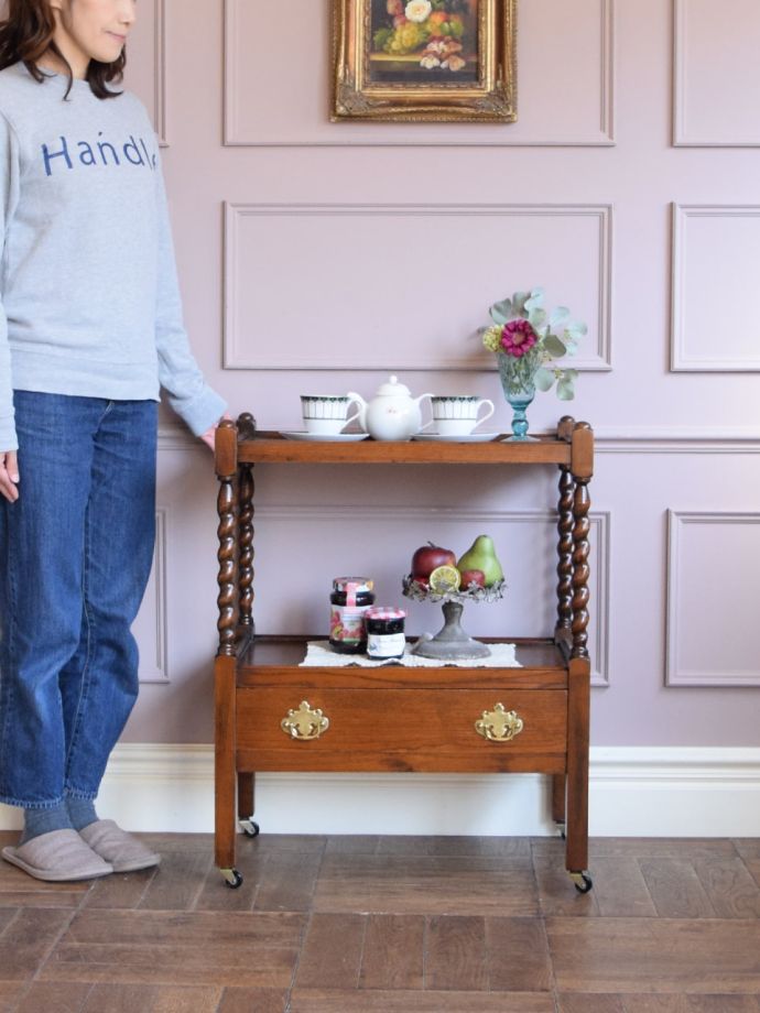 英国アンティークのワゴン