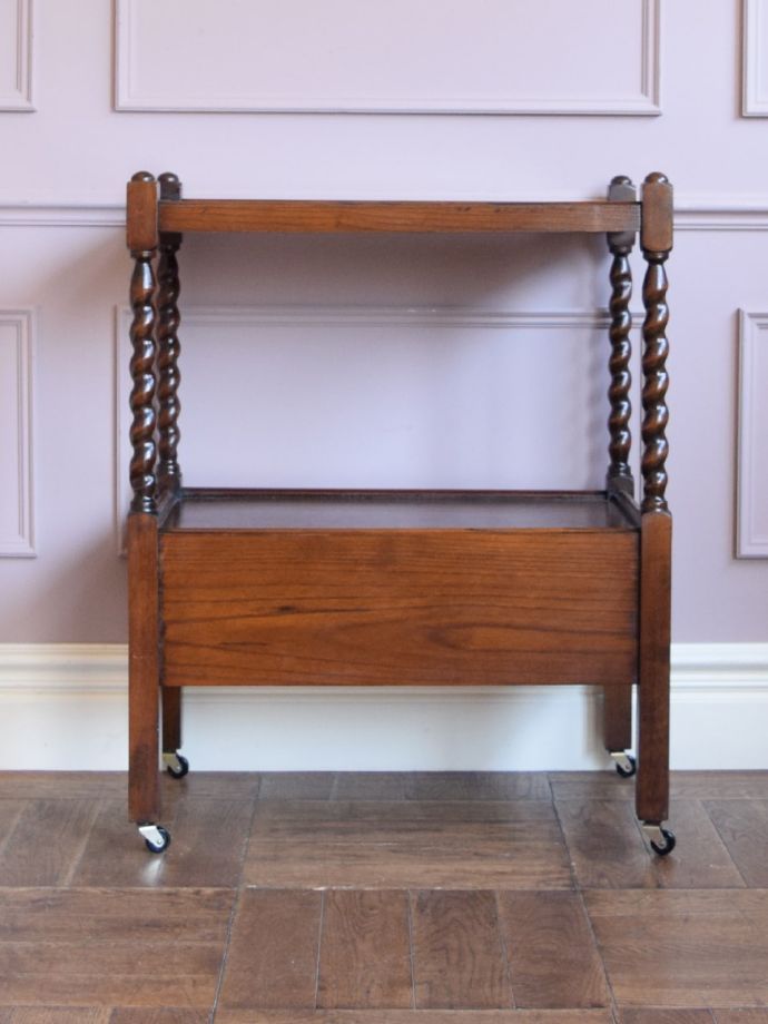 アンティークワゴンの後ろ姿