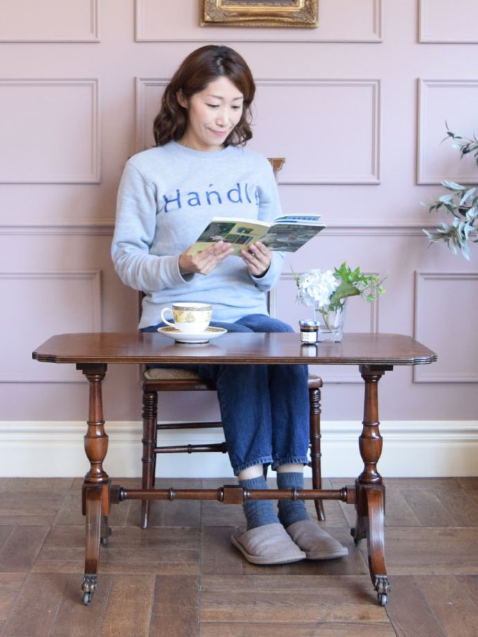 アンティークのコーヒーテーブル