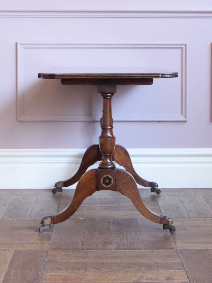 コーヒーテーブルの側面