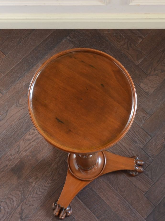 アンティークのプランツスタンドの天板