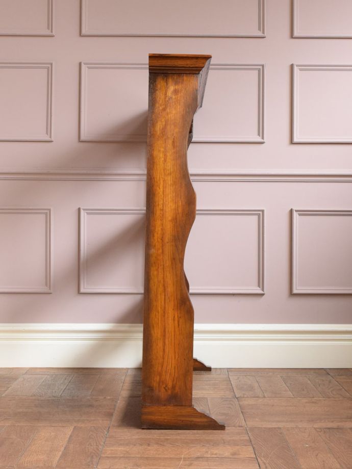 オープンシェルフの側面