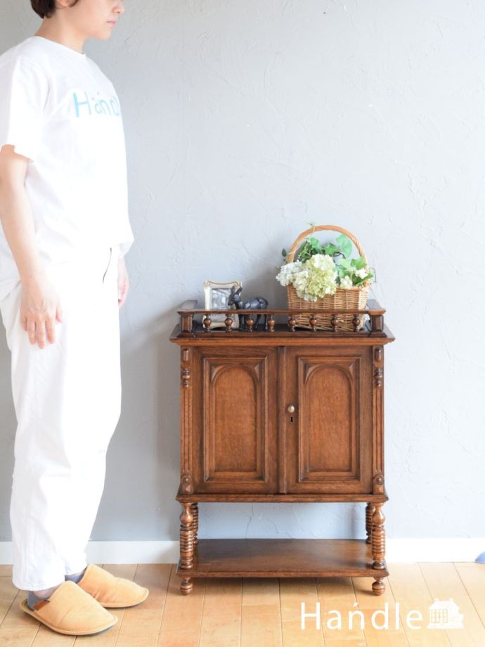 アンティークサイドキャビネット