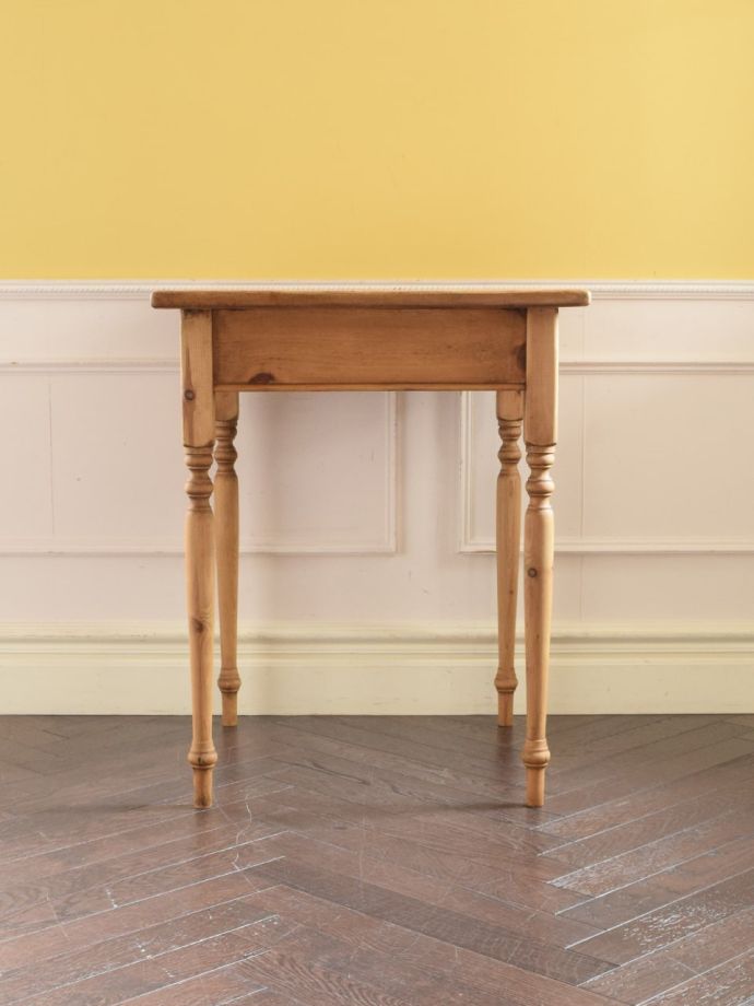 オケージョナルテーブルの側面