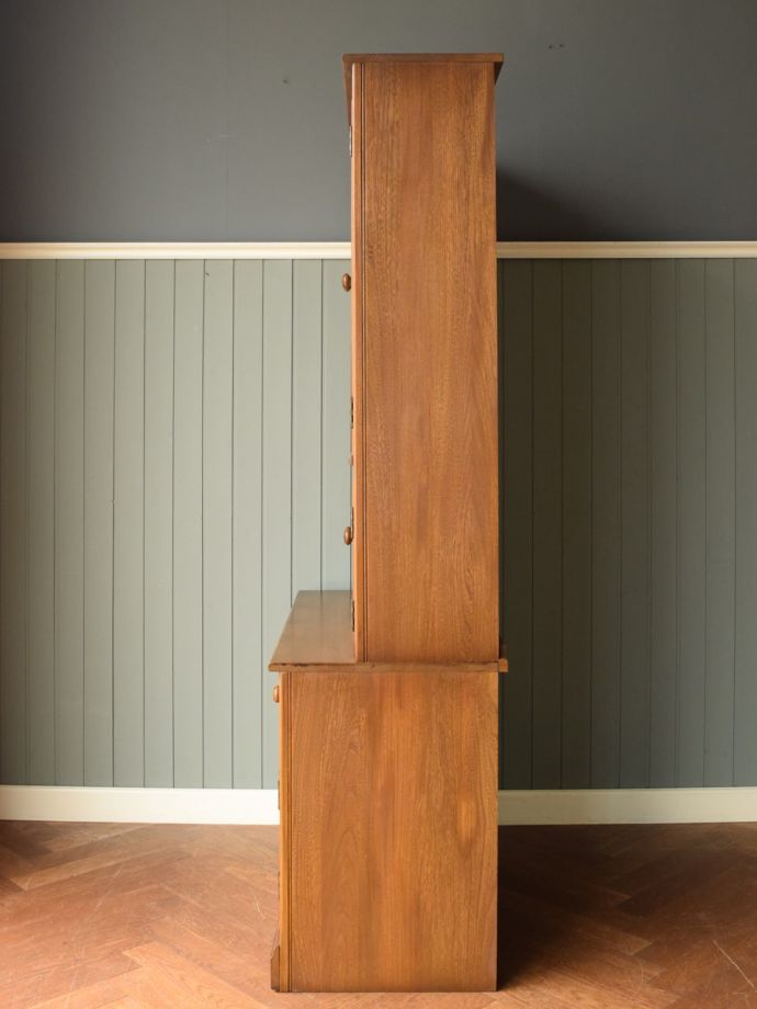 アーコールのキャビネットの側面