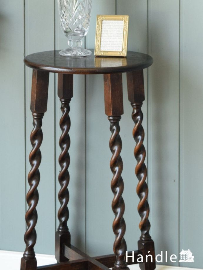 英国のアンティーク家具らしいデザイン