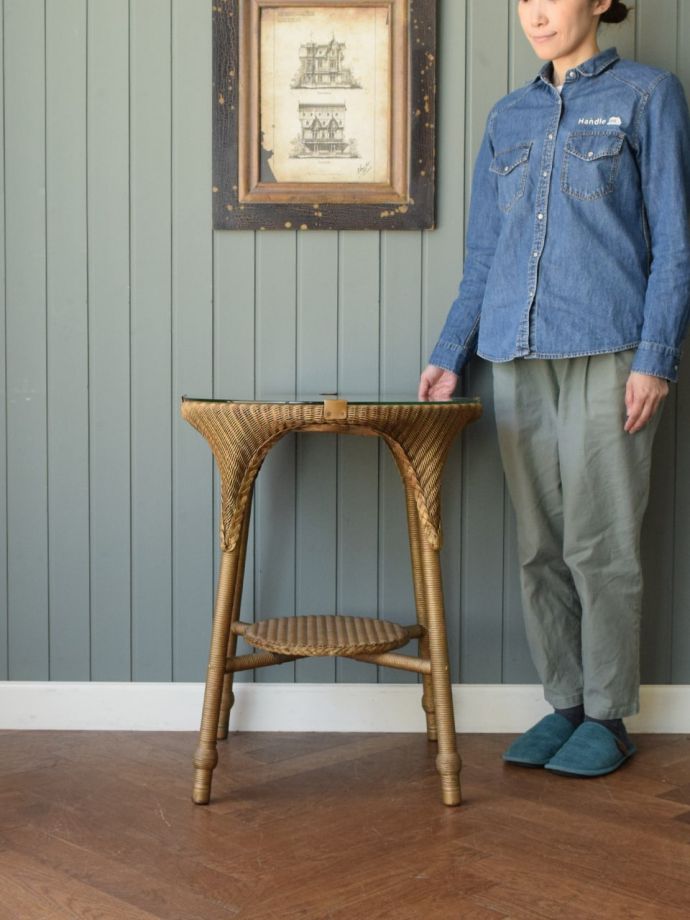 便利なロイドルームのテーブル