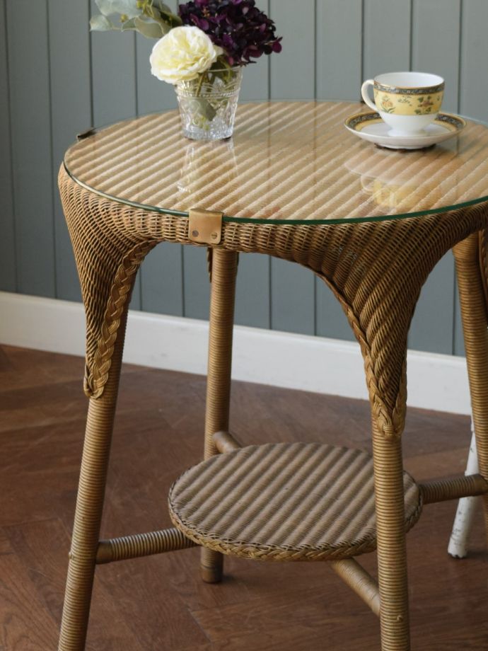 ロイドルームテーブルの色