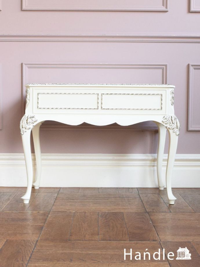 チェストの後ろ姿