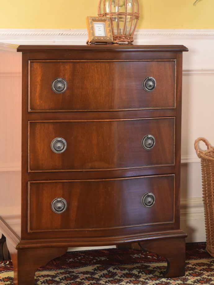 アンティークチェストの美しい木目