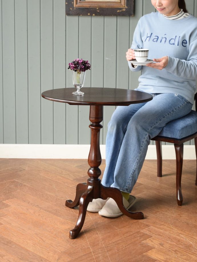 アンティークのコーヒーテーブル