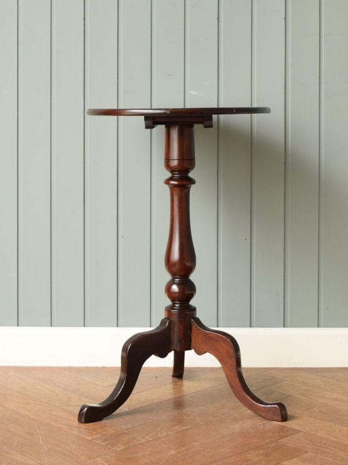 コーヒーテーブルの側面