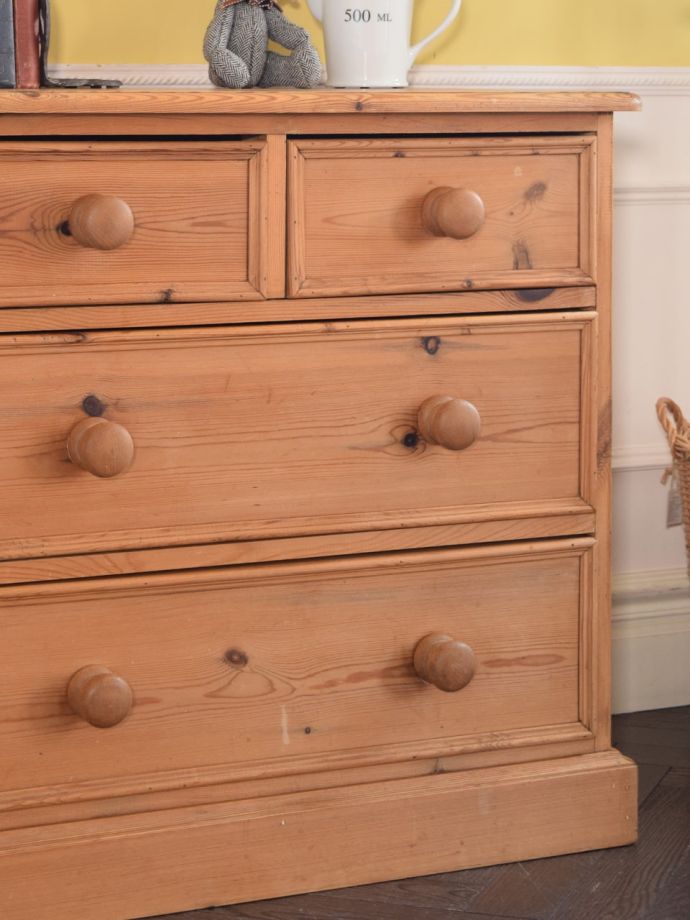 オールドパイン材の木目