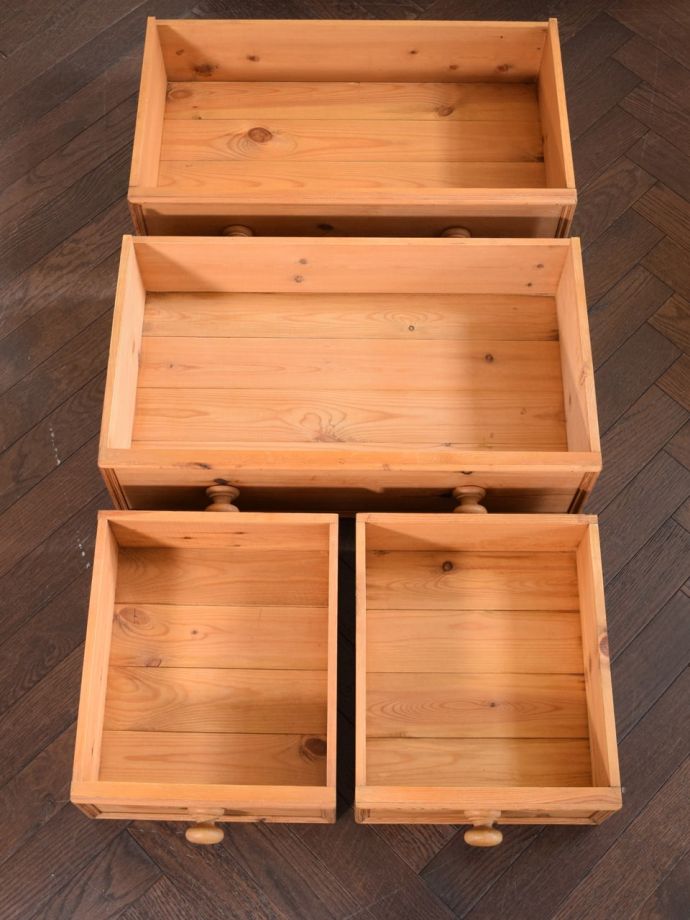 チェストの引き出しの中