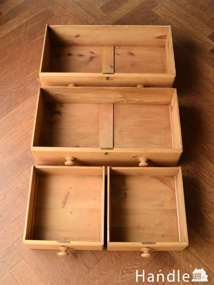 チェストの引き出しの中