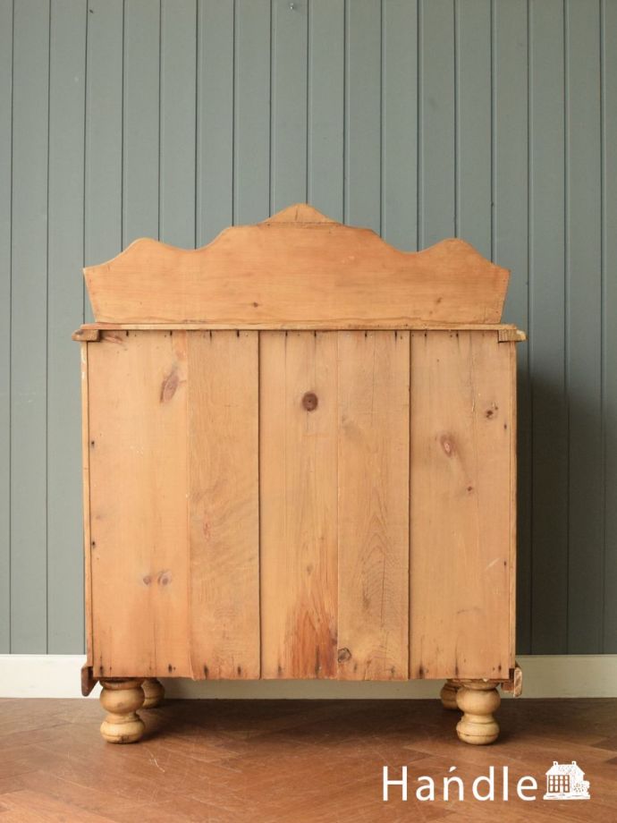 アンティークチェストの後ろ姿