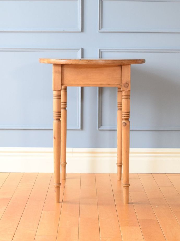 オケージョナルテーブルの横