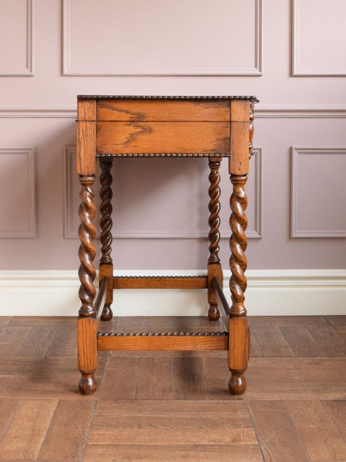英国アンティークのコンソールテーブル 引き出し　イギリス　オーク材 英国アンティークのコンソールテーブル 引き出し イギリス